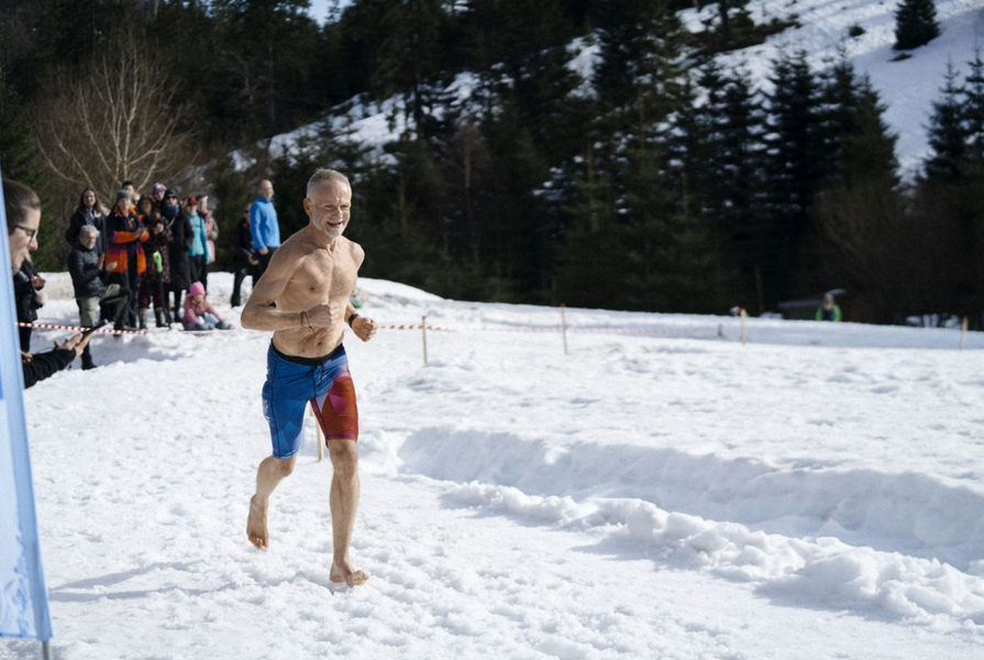 Barefoot Marathon Champion: Josef Šálek Sets Guinness World Record on Ice & Snow!